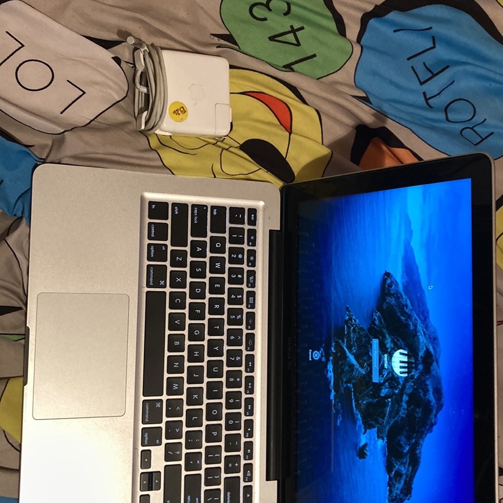 MacBook Pro - Picture 2 of 6